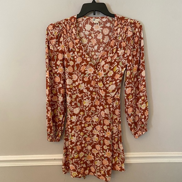 NWT billabong  brown floral long sleeve wrap dress. S - Picture 1 of 10
